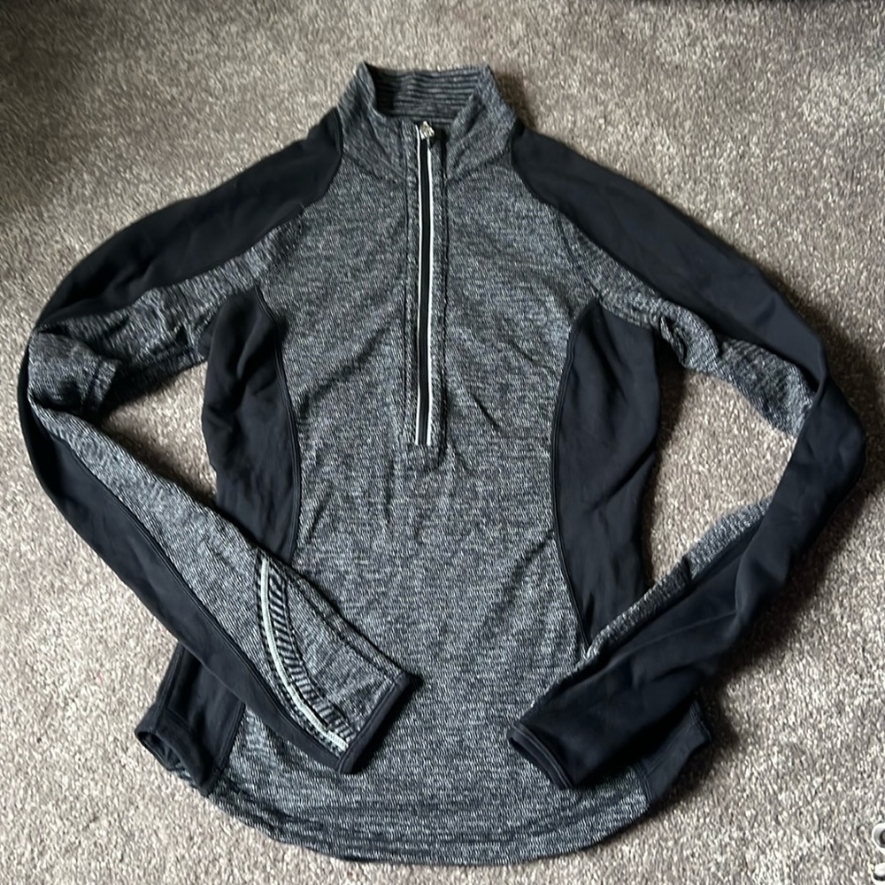 Lululemon half zip pullover 4 iPod pocket thumb holes
